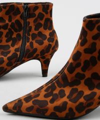Bota-Feminina-Estampada-Animal-Print-Bico-Fino-em-Suede-Caramelo-9519381-Caramelo_2 Bota-Feminina-Estampada-Animal-Print-Bico-Fino-em-Suede-Caramelo-9519381-Caramelo_2