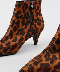 Bota-Feminina-Estampada-Animal-Print-Bico-Fino-em-Suede-Caramelo-9519381-Caramelo_5 Bota-Feminina-Estampada-Animal-Print-Bico-Fino-em-Suede-Caramelo-9519381-Caramelo_5