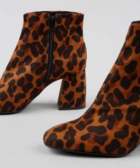 Bota-Feminina-Estampada-Animal-Print-Bico-Redondo-em-Suede-Caramelo-9526830-Caramelo_5 Bota-Feminina-Estampada-Animal-Print-Bico-Redondo-em-Suede-Caramelo-9526830-Caramelo_5