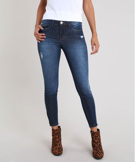 calça jeans escura destroyed