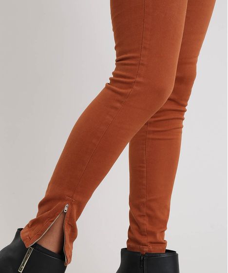 calça jeans marrom claro feminina