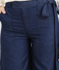 Calca-Jeans-Pantacourt-Feminina-com-Bolsos-e-Faixa-para-Amarrar-Azul-Escuro-9539075-Azul_Escuro_4