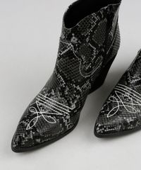 Bota-Feminina-Country-Croco-Animal-Print-com-Pespontos-e-Recorte-Preta-9531452-Preto_2 Bota-Feminina-Country-Croco-Animal-Print-com-Pespontos-e-Recorte-Preta-9531452-Preto_2