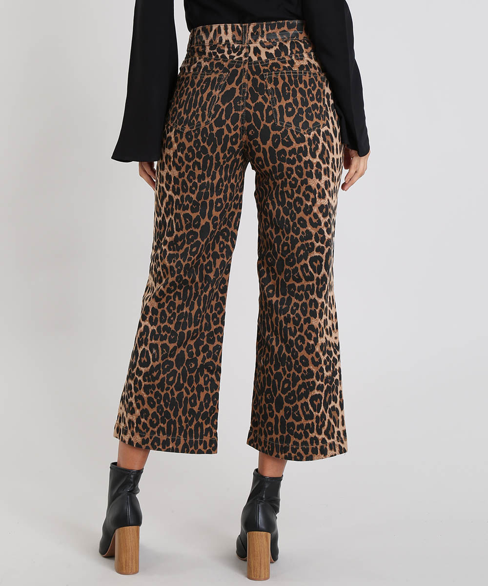 calça pantacourt animal print