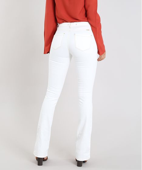 calça flare off white