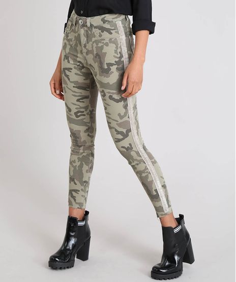Calca-de-Sarja-Feminina-Cigarrete-Estampada-Camuflada-Verde-Militar-9546928-Verde_Militar_1