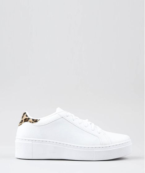 tenis branco com oncinha
