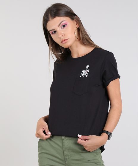 Blusa-Feminina-com-Bolso-e-Caveira-Manga-Curta-Decote-Redondo-Preta-9609584-Preto_1