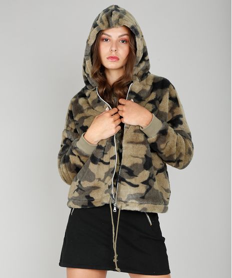 Jaqueta-Feminina-em-Pelo-Estampada-Camuflada-com-Capuz-Verde-Militar-9421229-Verde_Militar_1