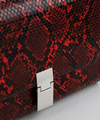 Bolsa-Feminina-Transversal-Pequena-Croco-Estampada-Animal-Print-Preta-9484649-Preto_4
