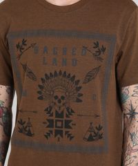 Camiseta-Masculina--Sacred-Land--Manga-Curta-Gola-Careca-Marrom-9525230-Marrom_4