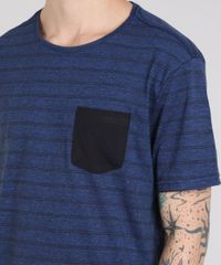 Camiseta-Masculina-Basica-Listrada-com-Bolso-Manga-Curta-Gola-Careca-Azul-Royal-9555301-Azul_Royal_4