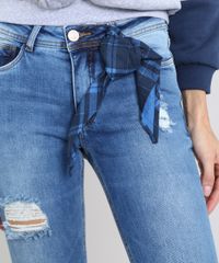 Calca-Jeans-Feminina-Cropped-com-Rasgos-e-Bandana-Estampada-Xadrez-Azul-Medio-9589276-Azul_Medio_4
