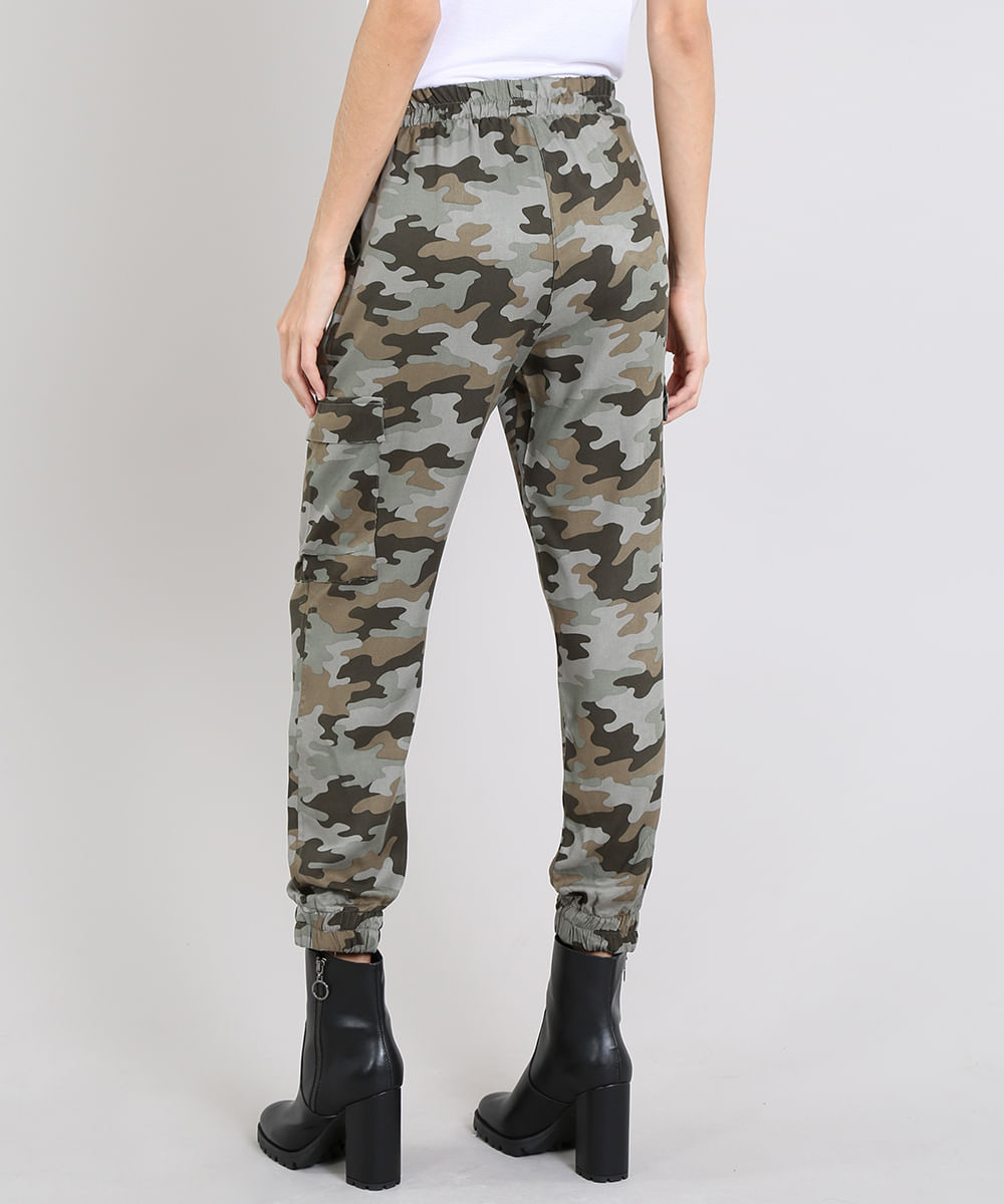 calça jogger camuflada c&a