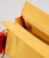 Bolsa-Feminina-Transversal-Media-em-Suede-com-Lenco-e-Corrente-Mostarda-9484654-Mostarda_6